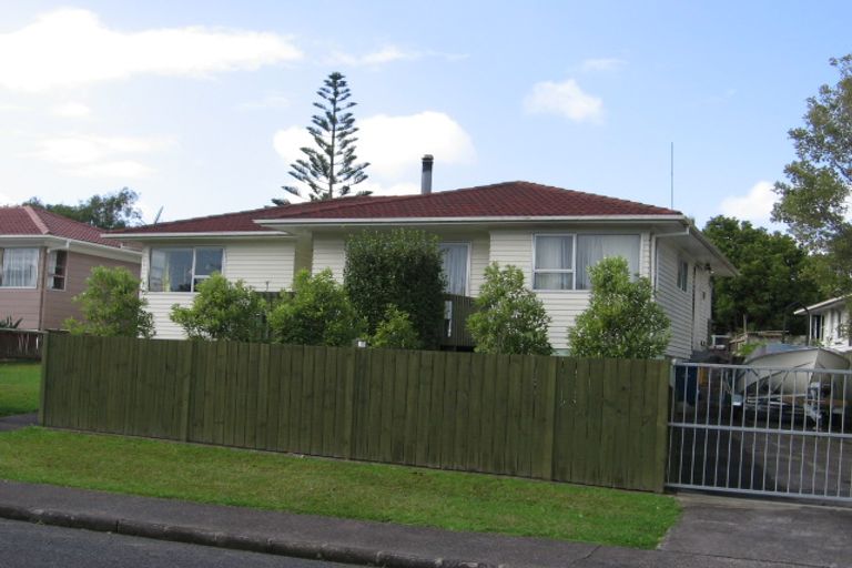 Photo of property in 17 Preston Avenue, Henderson, Auckland, 0610