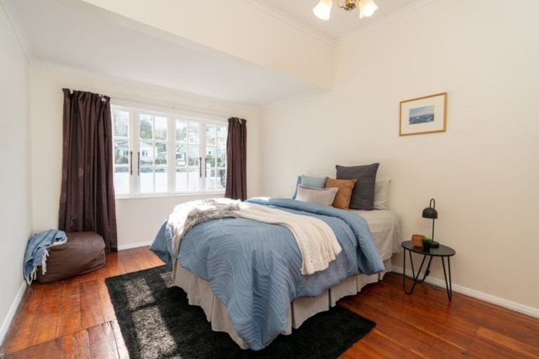 Photo of property in 225 Sutherland Road, Lyall Bay, Wellington, 6022