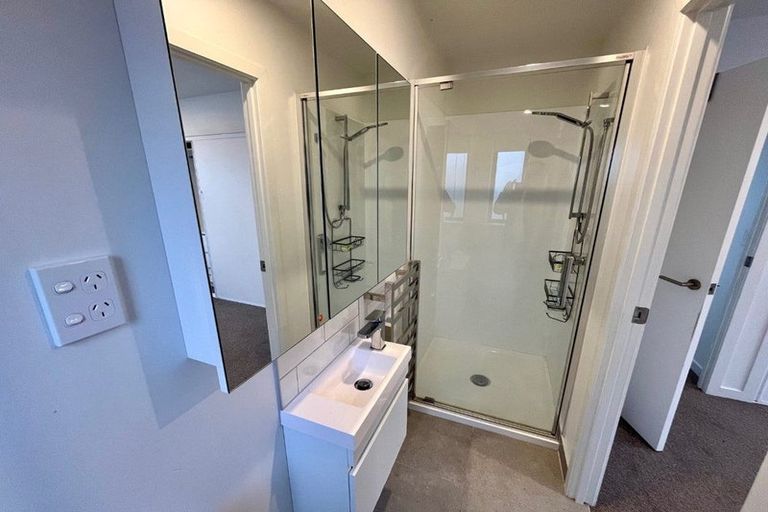 Photo of property in 2/5 Brandon Road, Glen Eden, Auckland, 0602