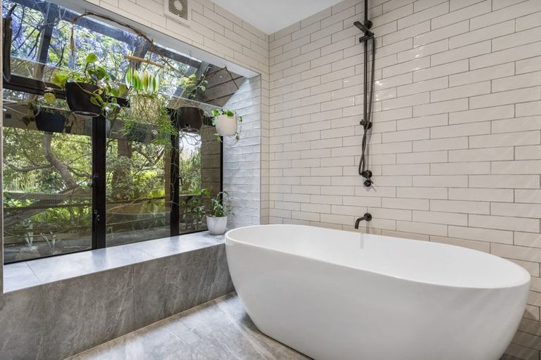 Photo of property in 2/36 Beulah Avenue, Rothesay Bay, Auckland, 0630