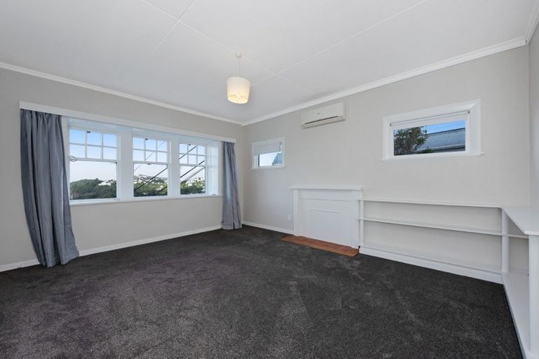 Photo of property in 118 Kelburn Parade, Kelburn, Wellington, 6012