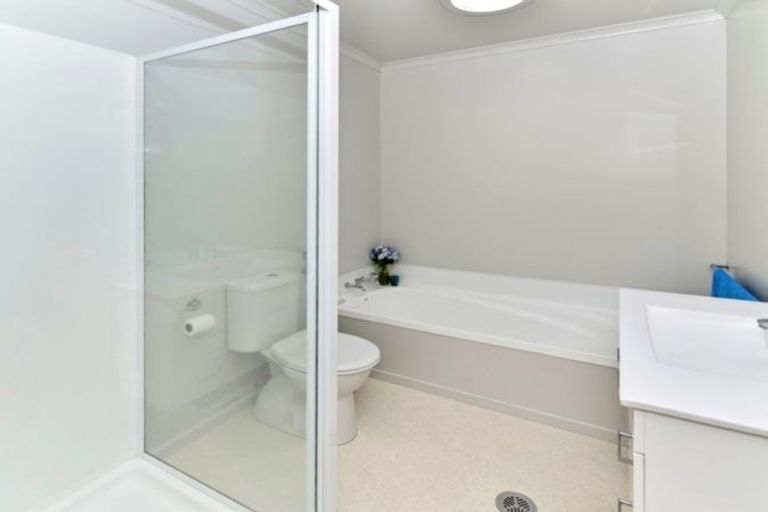 Photo of property in 43 Becker Drive, Weymouth, Auckland, 2103