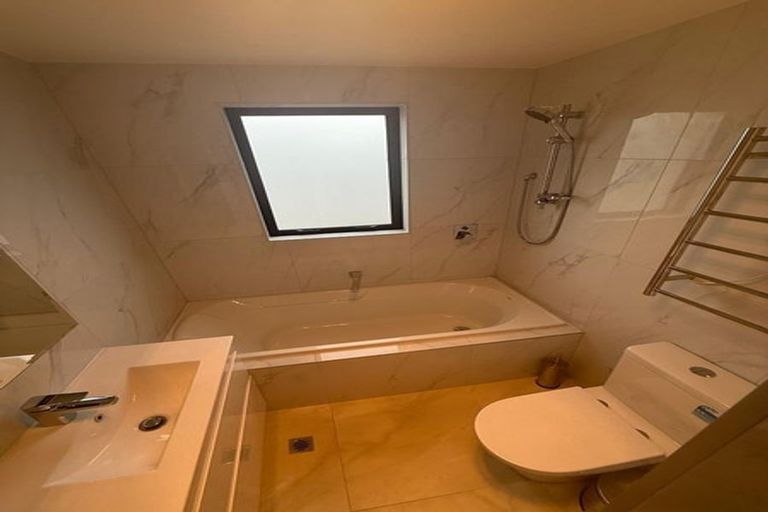 Photo of property in 9b Poruru Close, Papakura, 2110