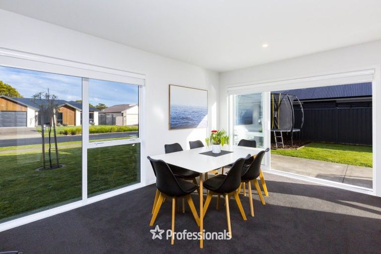 Photo of property in 12 Salisbury Crescent, Wallaceville, Upper Hutt, 5018