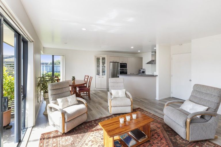 Photo of property in 71 Springs Road, Hornby, Christchurch, 8042