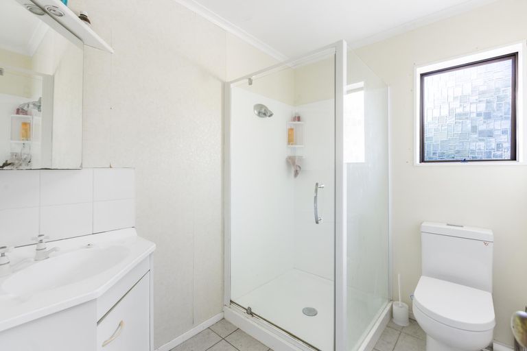 Photo of property in 30 Hoskins Avenue, Hillsborough, Auckland, 1042
