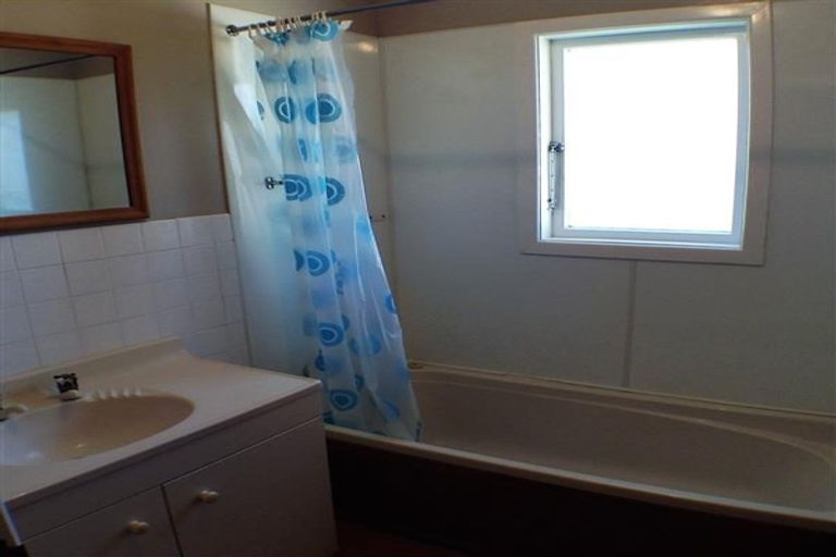 Photo of property in 13 Kervil Avenue, Te Atatu Peninsula, Auckland, 0610