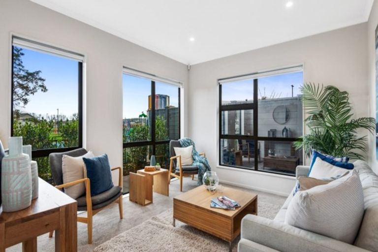 Photo of property in 4 Pepene Avenue, Takanini, 2112