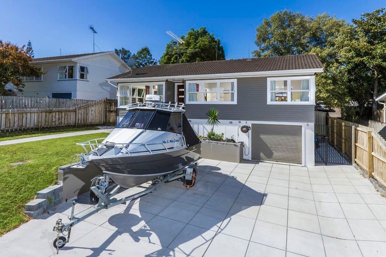 Photo of property in 12 Halberg Street, Glenfield, Auckland, 0629