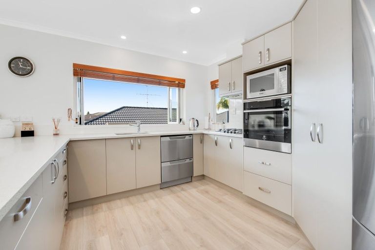 Photo of property in 14 Astor Place, Orewa, 0931