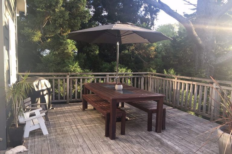 Photo of property in 369 Triangle Road, Henderson, Auckland, 0610