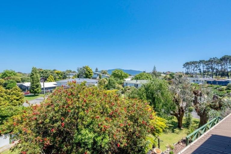 Photo of property in 38 Makora Road, Otaihanga, Paraparaumu, 5036