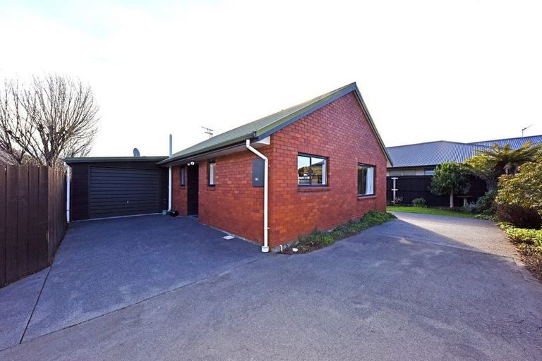 Photo of property in 3/9b Prestons Road, Redwood, Christchurch, 8051