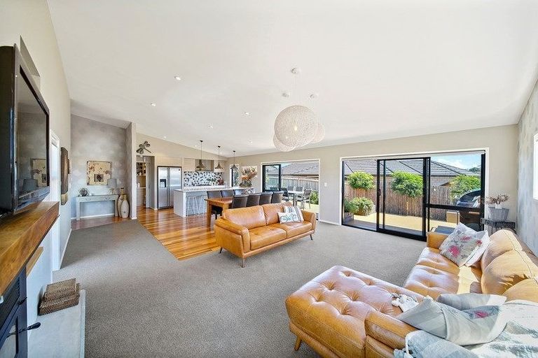 Photo of property in 52 Harbour Crest Drive, Waiuku, 2123