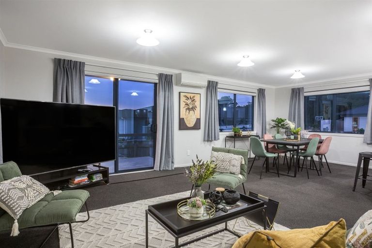 Photo of property in 8 Hull Place, Whitby, Porirua, 5024