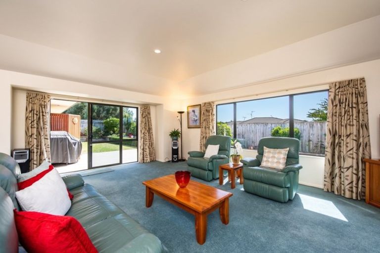Photo of property in 146 Guildford Drive, Paraparaumu Beach, Paraparaumu, 5032