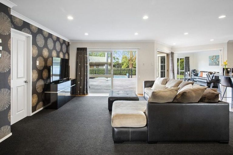 Photo of property in 24 Glencairn Place, Buckland, Pukekohe, 2677