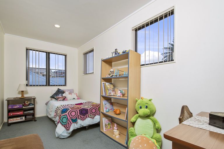 Photo of property in 16 San Lorenzo Rise, Henderson, Auckland, 0612