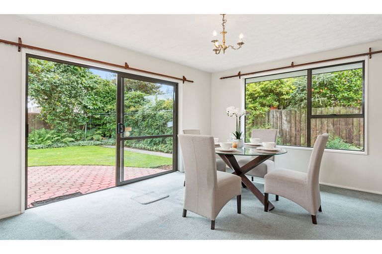 Photo of property in 28 Montclare Avenue, Ilam, Christchurch, 8041