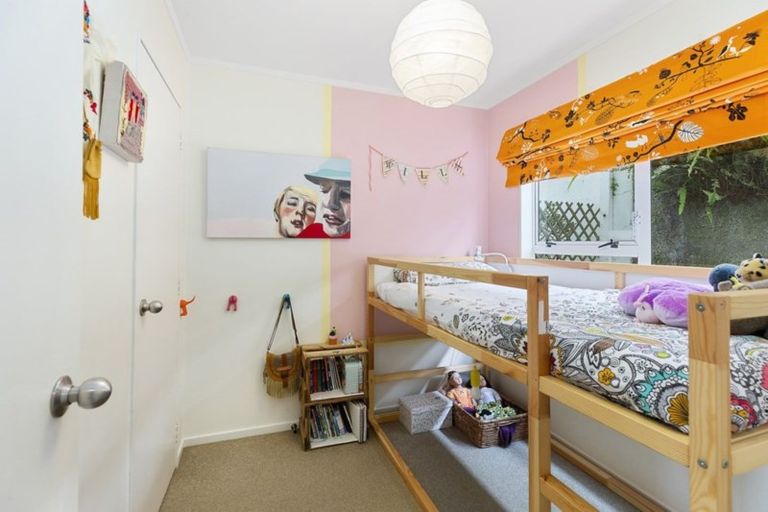 Photo of property in 4b Palm Grove, Berhampore, Wellington, 6023