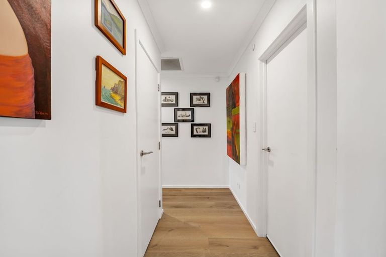 Photo of property in 42 Silicon Way, Fitzherbert, Palmerston North, 4410