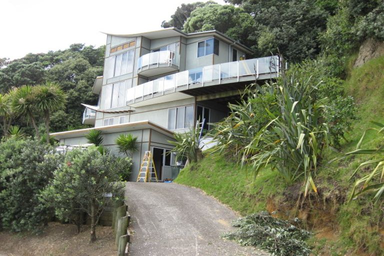Photo of property in 10 Waitea Road, Muriwai, Waimauku, 0881