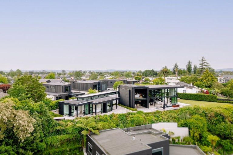 Photo of property in 92 Braid Road, St Andrews, Hamilton, 3200