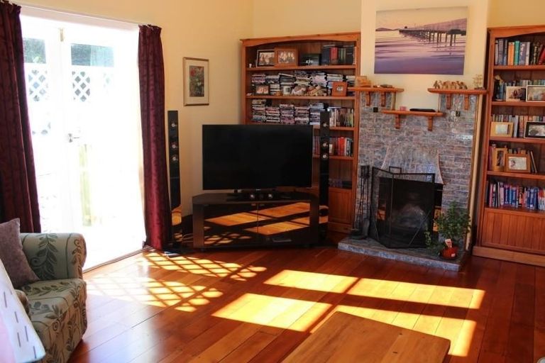 Photo of property in 17 Campbell Terrace, Petone, Lower Hutt, 5012