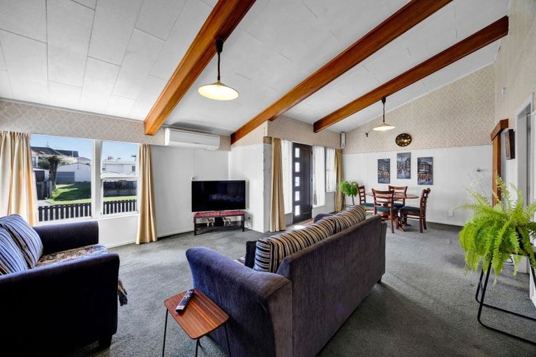 Photo of property in 49 Broadway, Stratford, 4332