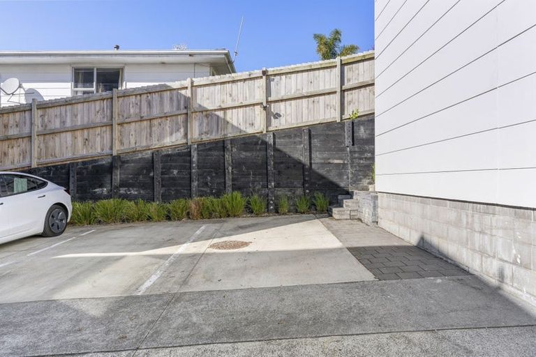 Photo of property in 6b Aralia Road, Sunnynook, Auckland, 0620