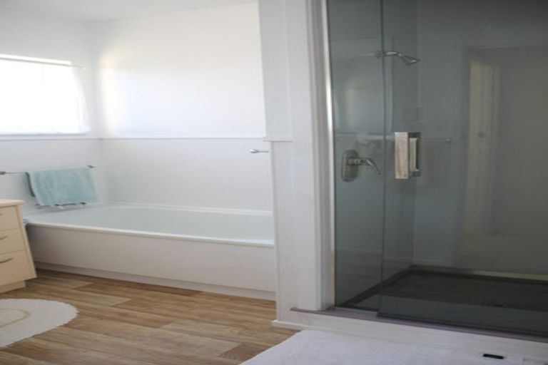 Photo of property in 50 Knightsbridge Drive, Forrest Hill, Auckland, 0620