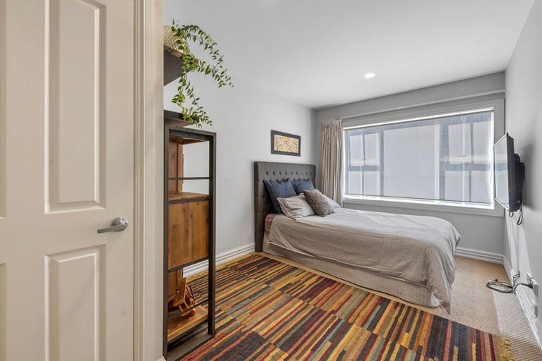 Photo of property in 24 Leneford Drive, East Tamaki, Auckland, 2013