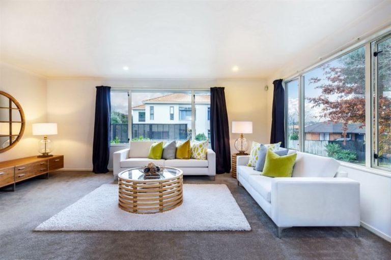 Photo of property in 8 Red Oak Place, Schnapper Rock, Auckland, 0632