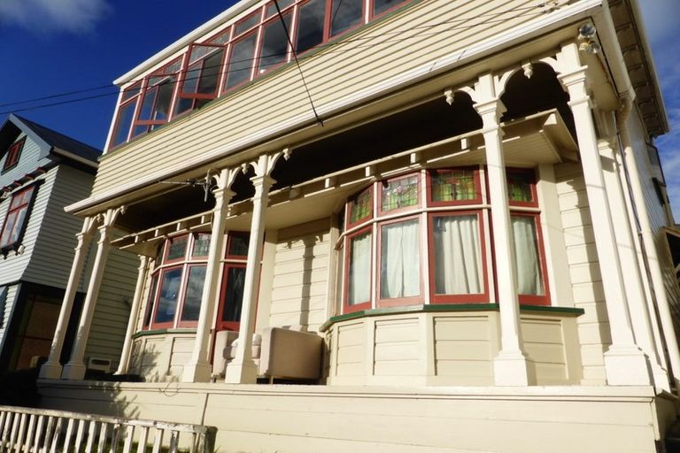Photo of property in 14 Hawker Street, Mount Victoria, Wellington, 6011