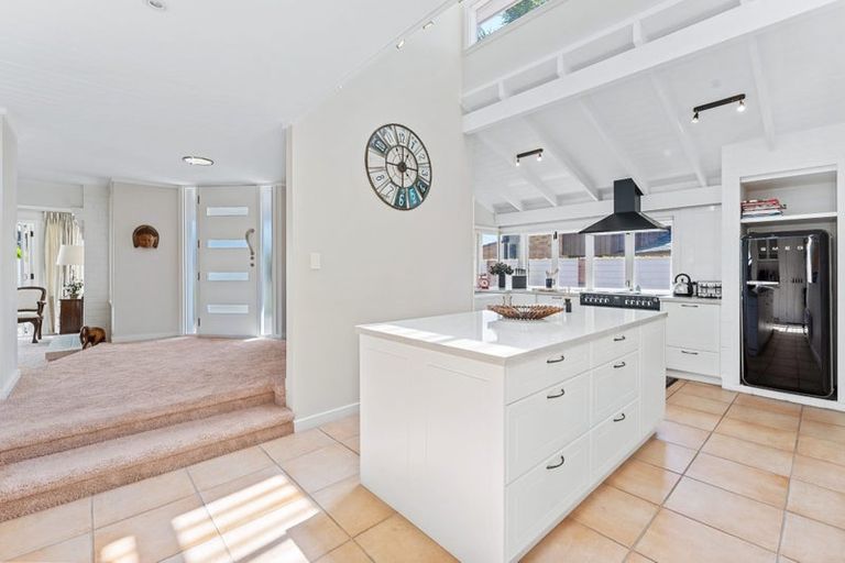 Photo of property in 31 Milford Road, Milford, Auckland, 0620