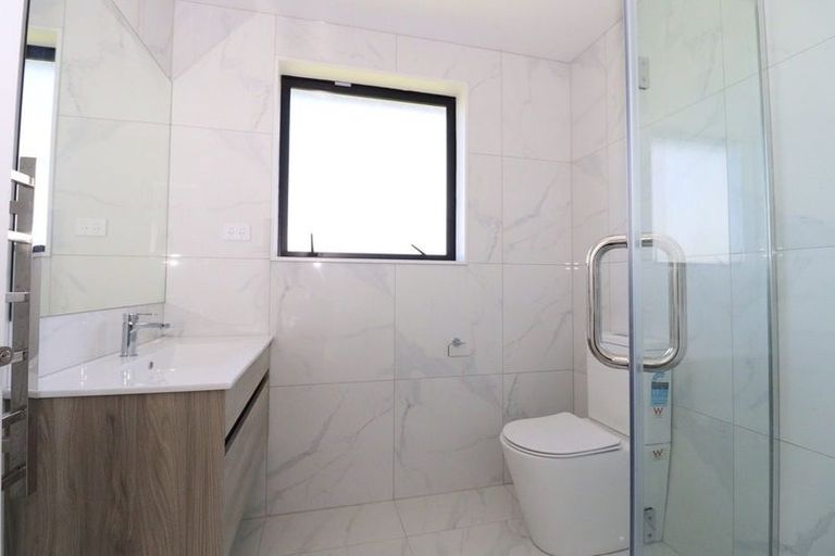 Photo of property in 127a Oreil Avenue, West Harbour, Auckland, 0618