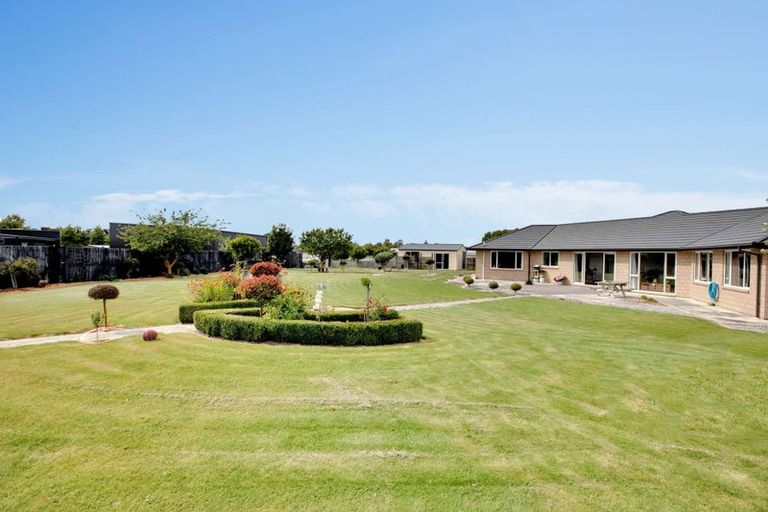 Photo of property in 15 Riverside Way, Amberley, 7410