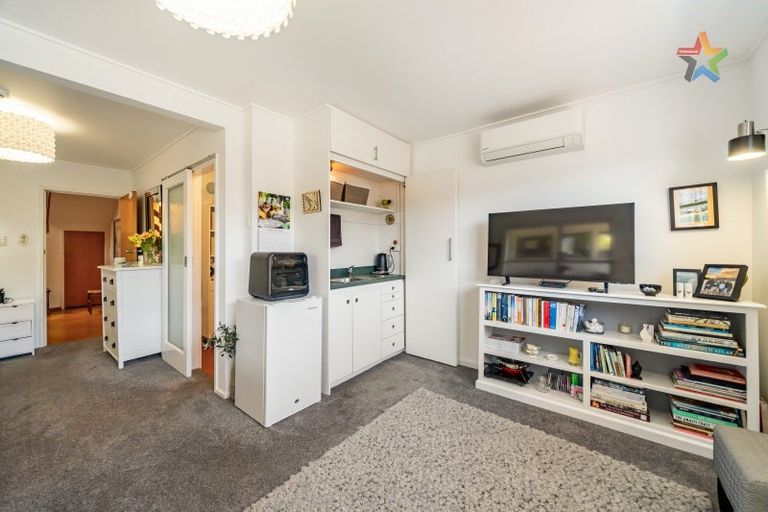 Photo of property in 8 Summit Road, Fairfield, Lower Hutt, 5011