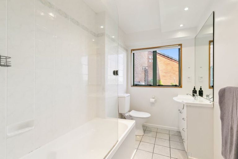 Photo of property in Mt Carmel Mews, 4/9 Arawa Road, Hataitai, Wellington, 6021