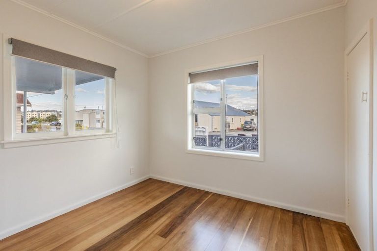 Photo of property in 1/11 Meeanee Quay, Westshore, Napier, 4110