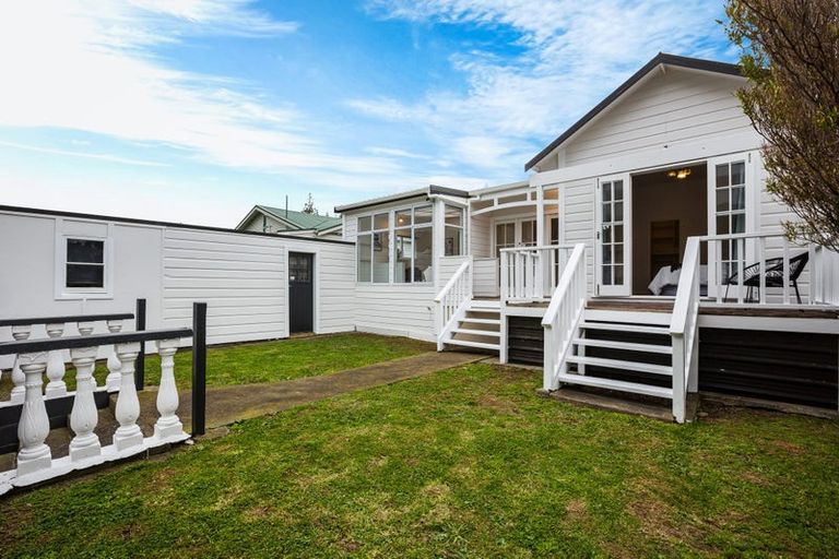 Photo of property in 202 Clyde Street, Island Bay, Wellington, 6023