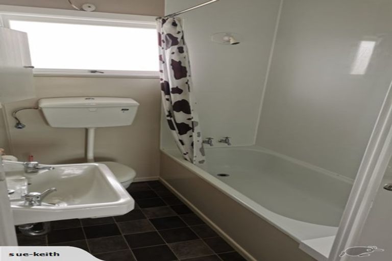 Photo of property in 2/27 Holland Road, Hillcrest, Auckland, 0627