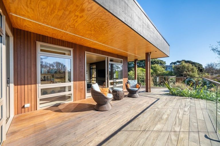 Photo of property in 10 Ferndale Drive, Waikanae, 5036