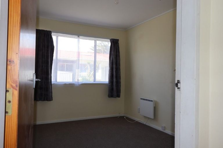 Photo of property in 2/171 Queens Drive, Lyall Bay, Wellington, 6022