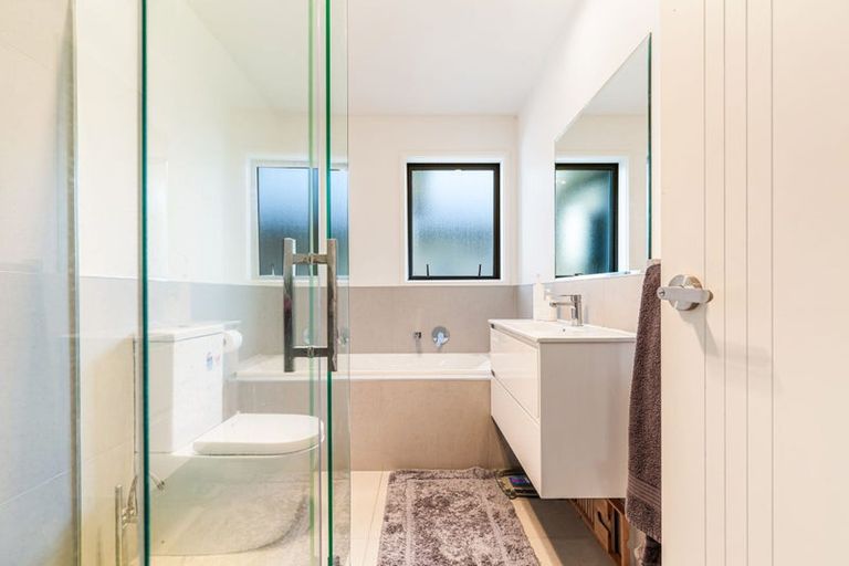 Photo of property in 15 Moemoea Avenue, Kumeu, 0810