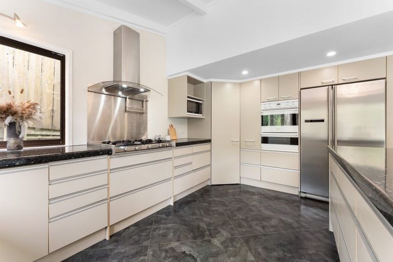 Photo of property in 31 Stranolar Drive, Mount Roskill, Auckland, 1041