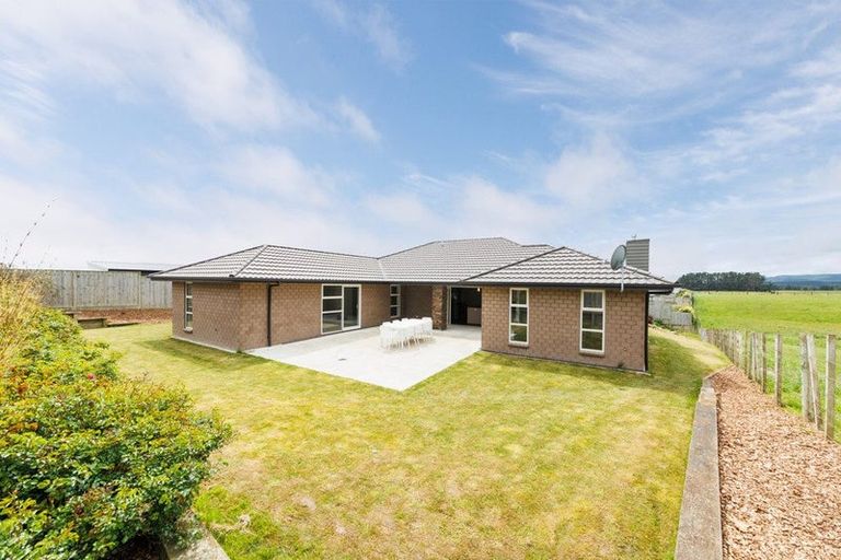 Photo of property in 206 Pacific Drive, Fitzherbert, Palmerston North, 4410