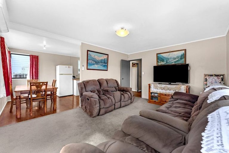 Photo of property in 12 Pisces Road, Glen Eden, Auckland, 0602