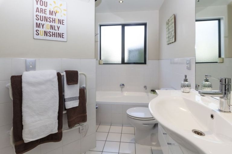 Photo of property in 4 Ryeland Avenue, Ilam, Christchurch, 8041