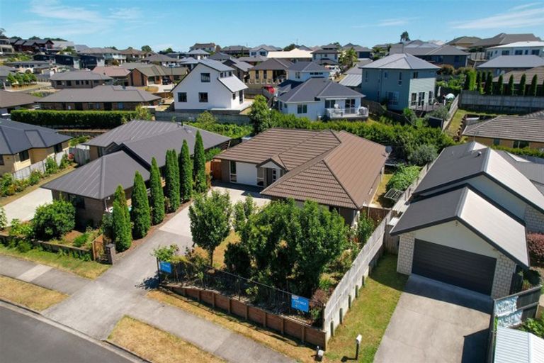 Photo of property in 64 Farnborough Drive, Grandview Heights, Hamilton, 3200